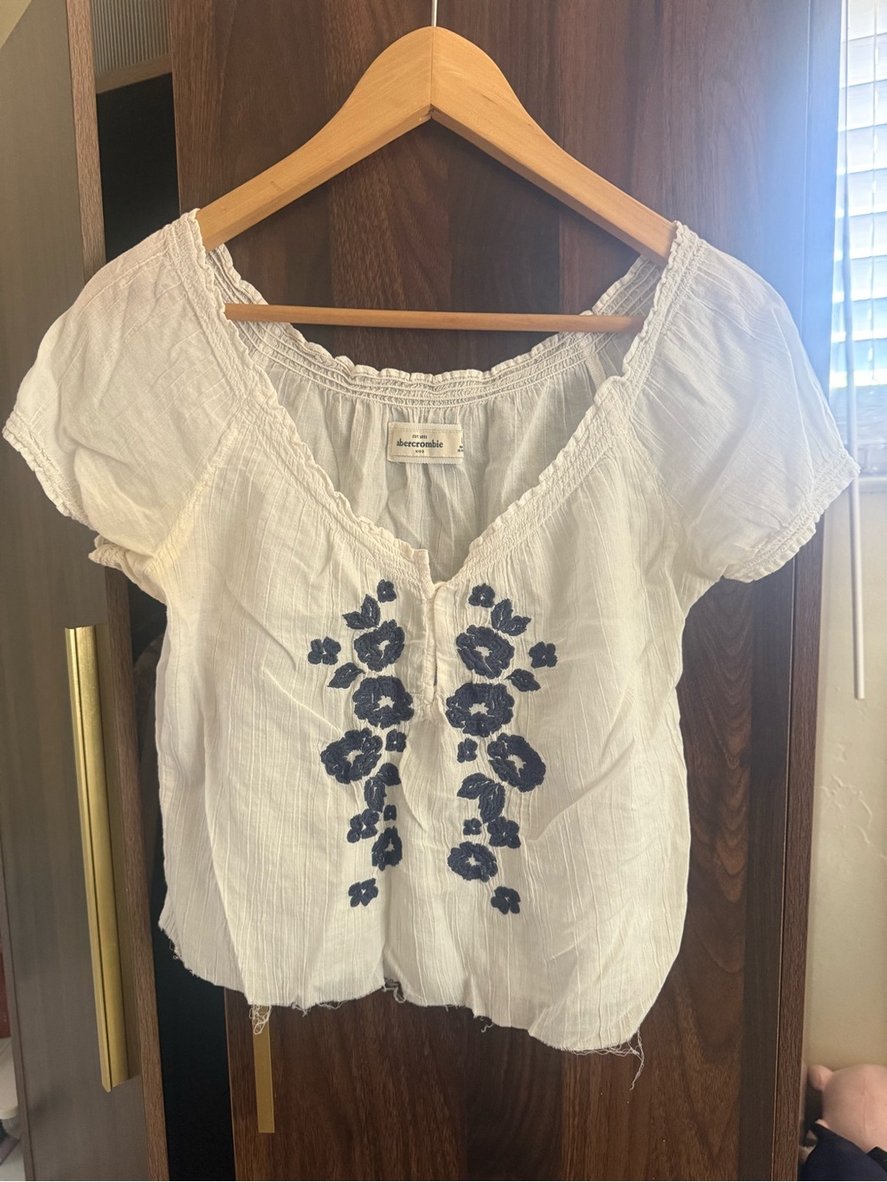 Abercrombie & Fitch White Short Sleeve Peasant Top with Navy Floral Embroidery